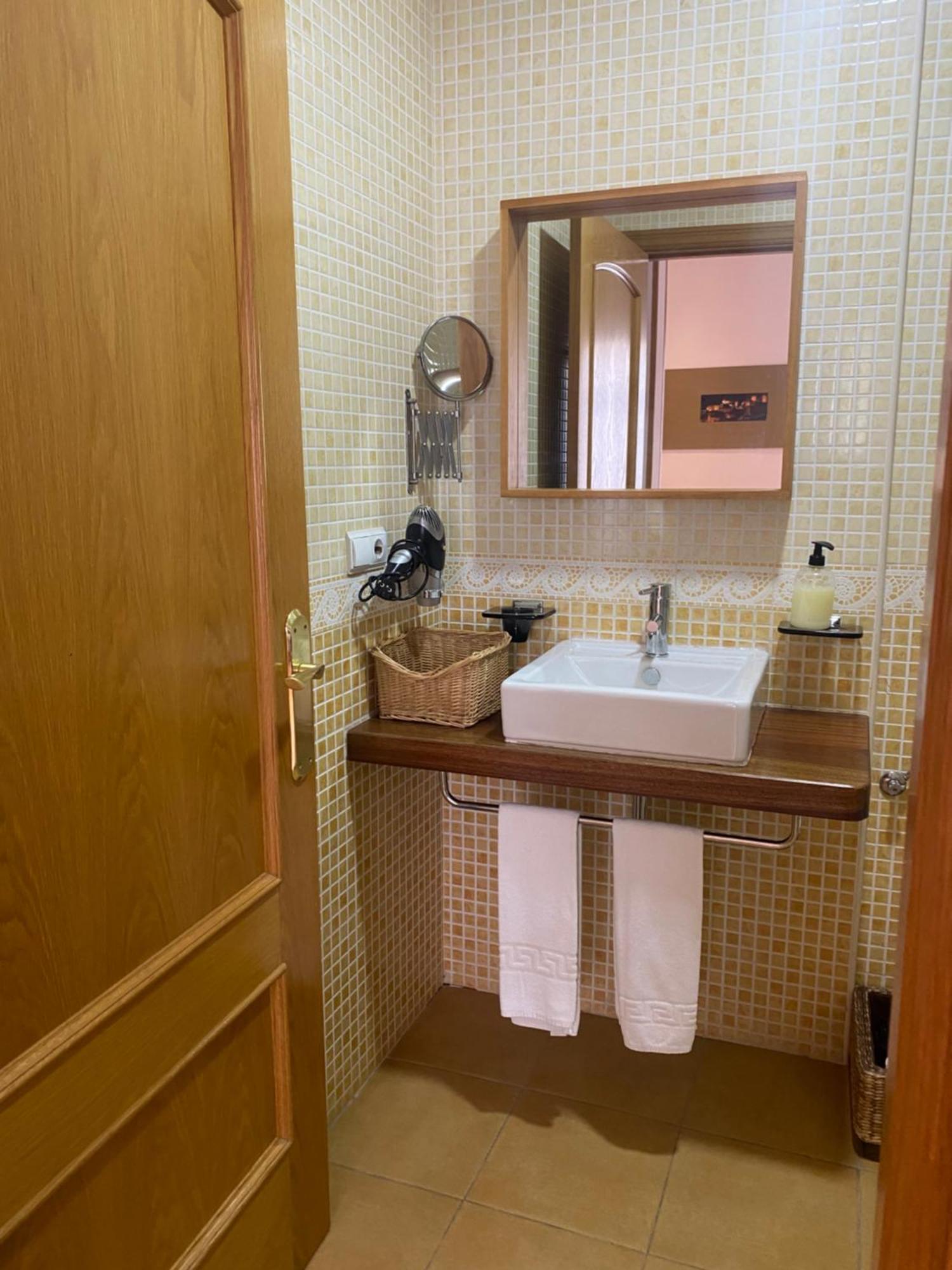 Apartamentos Caces Esterno foto
